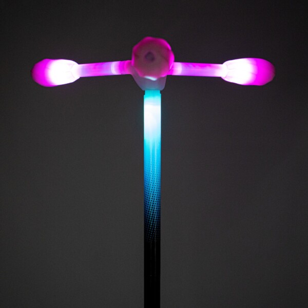 Threeworlds Lumi LED Dragon head on Staff Dark Close Up Ends