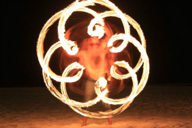 Duncan Greenwood practicing in-spin flower patterns with fire flower sticks - slow shutter photography. - Flow DNA